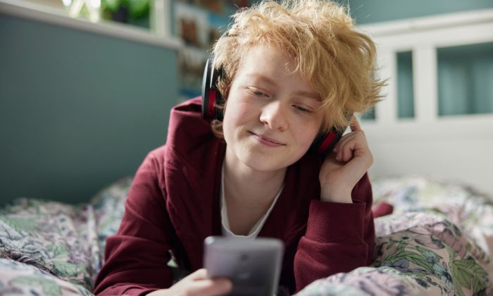 Spannende Podcasttipps für Teenager © Daisy Daisy/Adobe Stock
